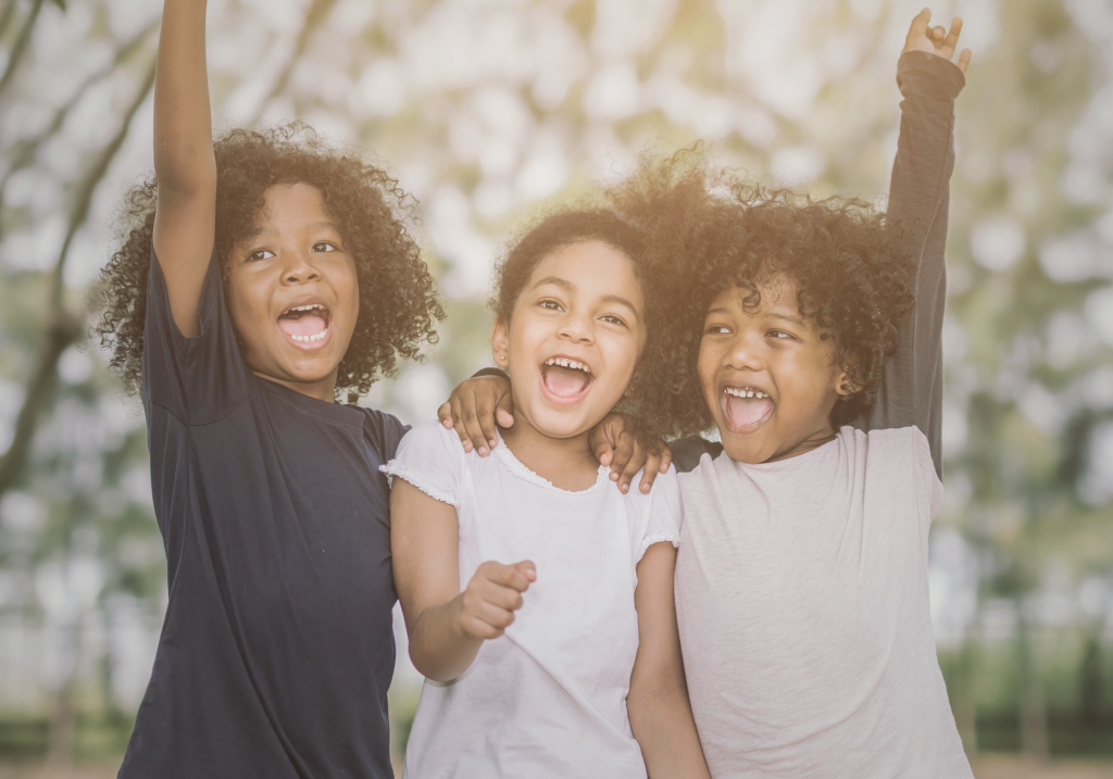 young children cheering